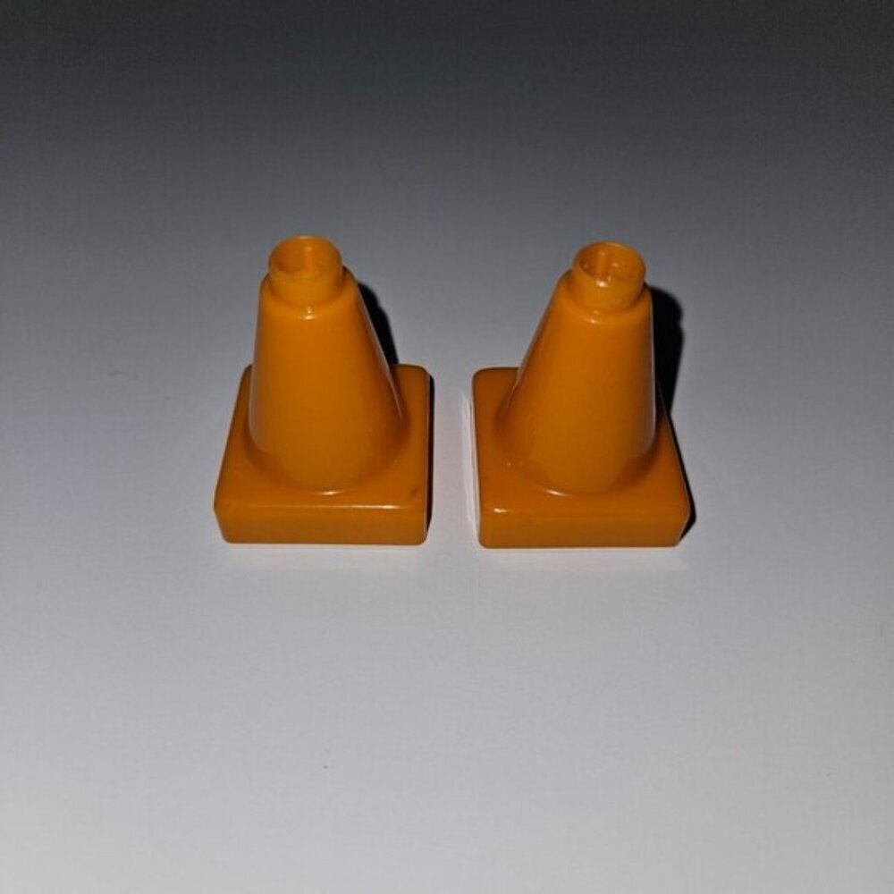 Mega Bloks Construction Toy Lot 2 Builders Cat Workers 2 Orange Safety Cones - Picture 8 of 10